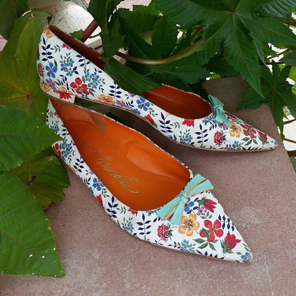 Super Cute‎ SWEET Floral Flats - Picture 1 of 5